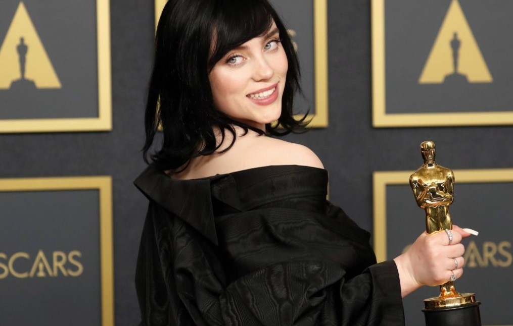 Били Айлиш потвърди слуховете за връзката си с Джеси Ръдърфорд